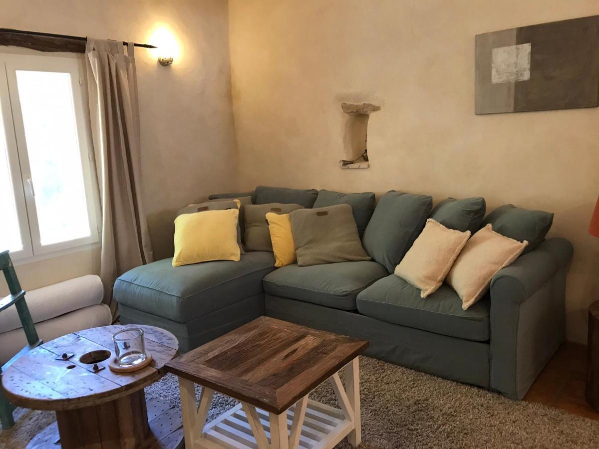 Les Gouts Et Les Couleurs Aparthotel Cucuron Exterior foto