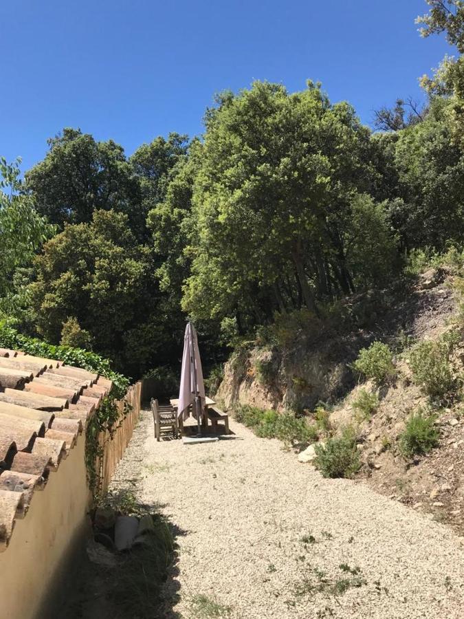Les Gouts Et Les Couleurs Aparthotel Cucuron Exterior foto