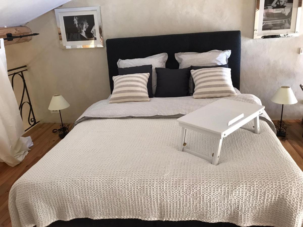 Les Gouts Et Les Couleurs Aparthotel Cucuron Exterior foto